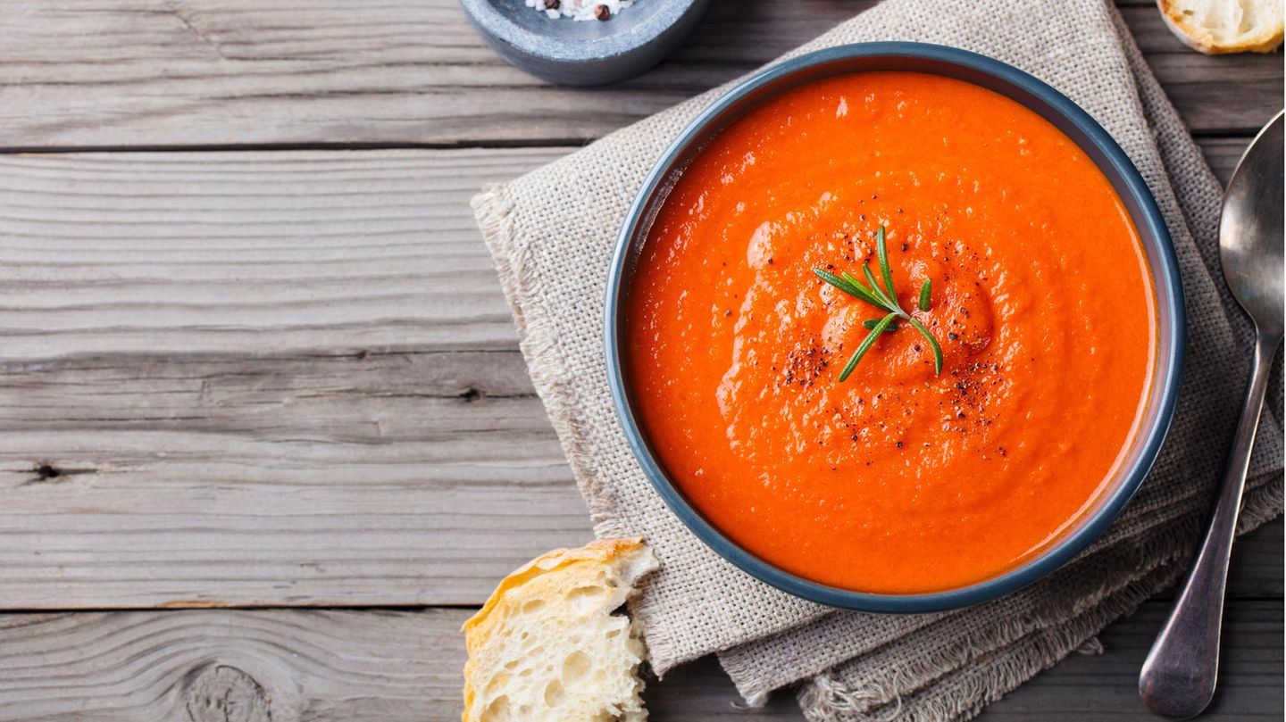 Feierabend-Blitzrezept: So einfach gelingt diese 3-Zutaten-Tomatensuppe