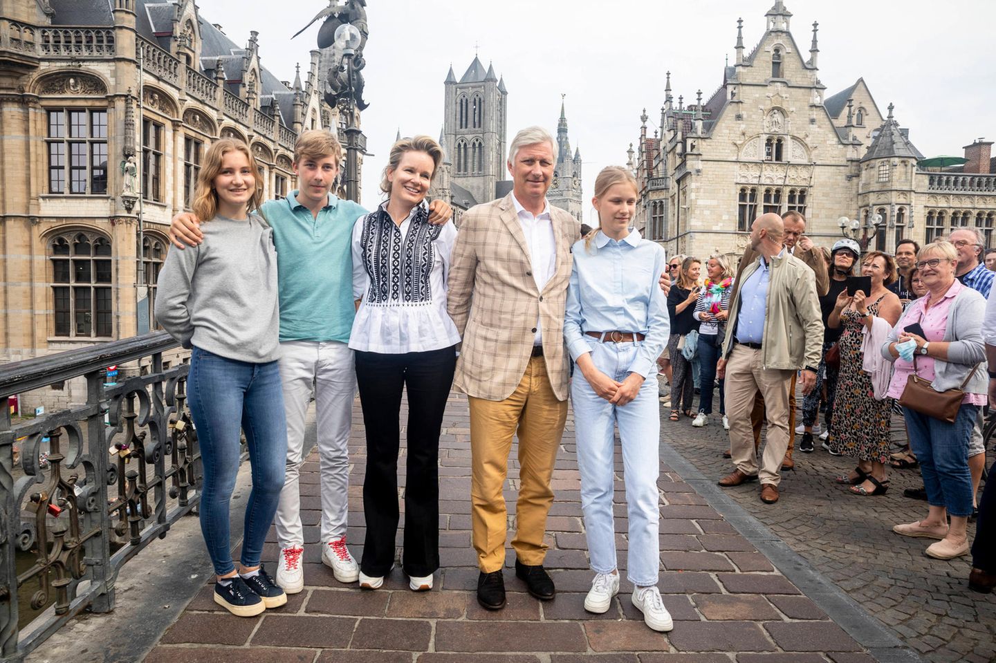 Belgische Royals: Die königliche Familie macht eine Fahrradtour durch Gent