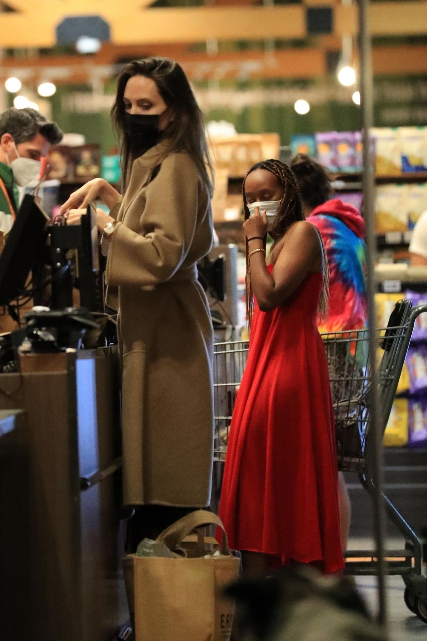 Shopping: Angelina Jolie mit Zahara im Supermarkt