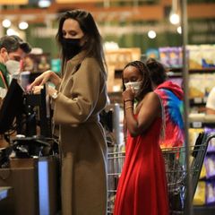 Shopping: Angelina Jolie mit Zahara im Supermarkt