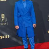 Was für eine Farbe! In All-blue zeigt sich Daniel Levy auf dem roten Teppich der 73. Emmy Awards. In diesem Look ist er garantiert nicht zu übersehen.