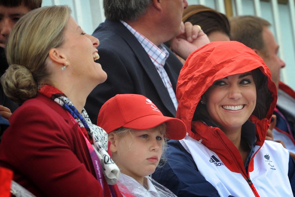 Gräfin Sophie + Herzogin Catherine: Sophie und Kate sehen beim Rudern im Rahmen der Paralympischen Spiele 2012 in London zu. Sophie und Kate sehen beim Rudern im Rahmen der Paralympischen Spiele 2012 in London zu.