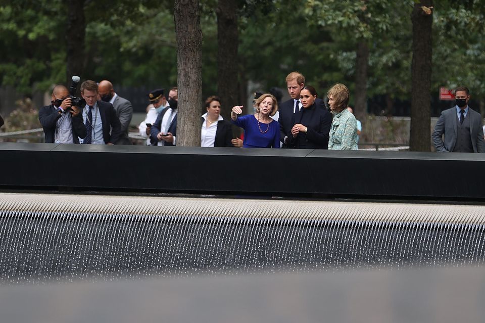 Prinz Harry + Herzogin Meghan besuchen das "9/11 Memorial Museum" in New York City Prinz Harry + Herzogin Meghan besuchen das "9/11 Memorial Museum" in New York City