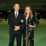 Tom Hanks und Rita Wilson lassen sich die Eröffnung auf keinen Fall entgehen. Rita glitzert dabei in einem eleganten Dress mit Gingkoblatt-Motiven.