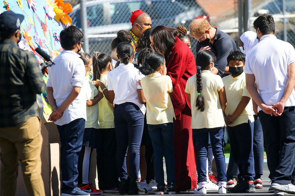 Prinz Harry + Herzogin Meghan: Herzogin Meghan und Prinz Harry bei ihrem Besuch einer Schule im New Yorker Bezirk Harlem Herzogin Meghan und Prinz Harry bei ihrem Besuch einer Schule im New Yorker Bezirk Harlem