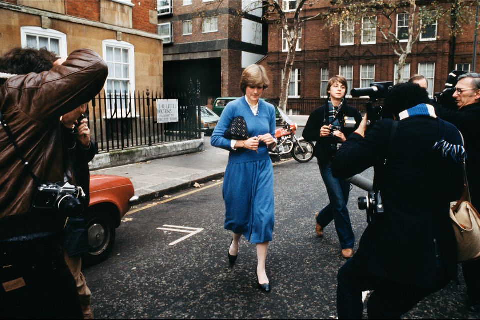 Prinzessin Diana 1980 beim Verlassen ihrer Wohnung im Londoner Stadtteil Chelsea