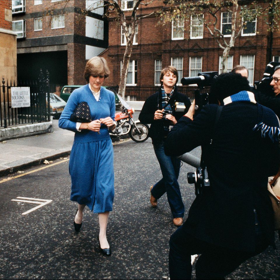 Prinzessin Diana 1980 beim Verlassen ihrer Wohnung im Londoner Stadtteil Chelsea