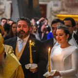 Mit stolzem Blick werden Großfürst Georgi Romanow und Rebecca Bettarini während der Feierlichkeiten im Rahmen der kirchlichen Hochzeit abgelichtet.