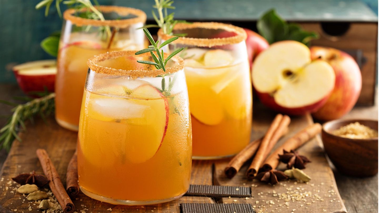 Schneller Herbst-Cocktail: So gelingt der köstliche Apfelkuchen-Drink ...