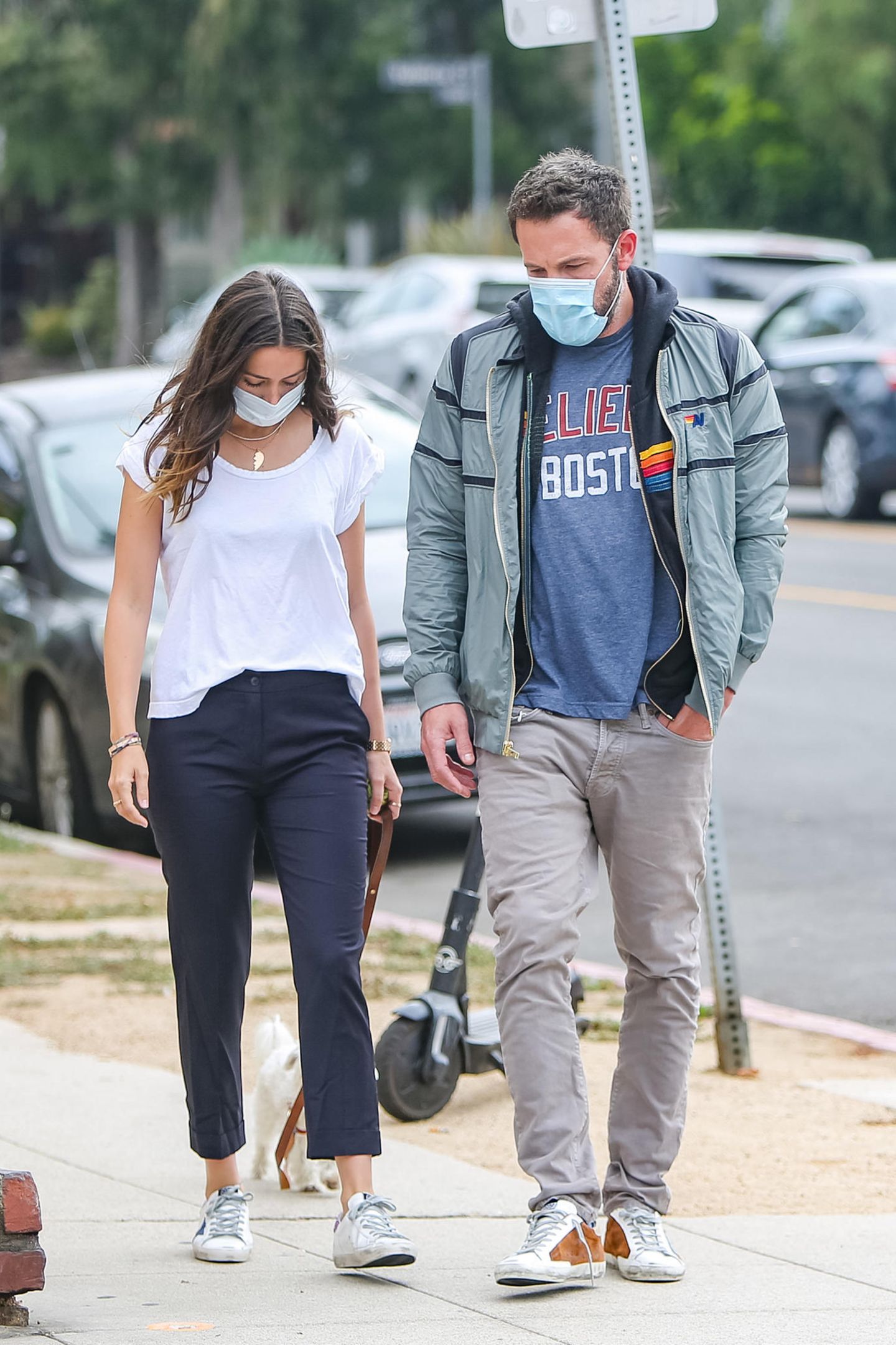 Ben Affleck und Ana de Armas im Sommer 2020. Ernste Mienen und düstere Stimmung – nach Happy Couple sehen die beiden bei einem Spaziergang durch Los Angeles nicht gerade aus.