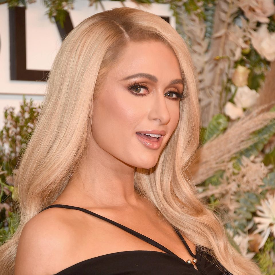 Paris Hilton: Im pinkfarbenen Luxus-Look feiert sie ihren JGA