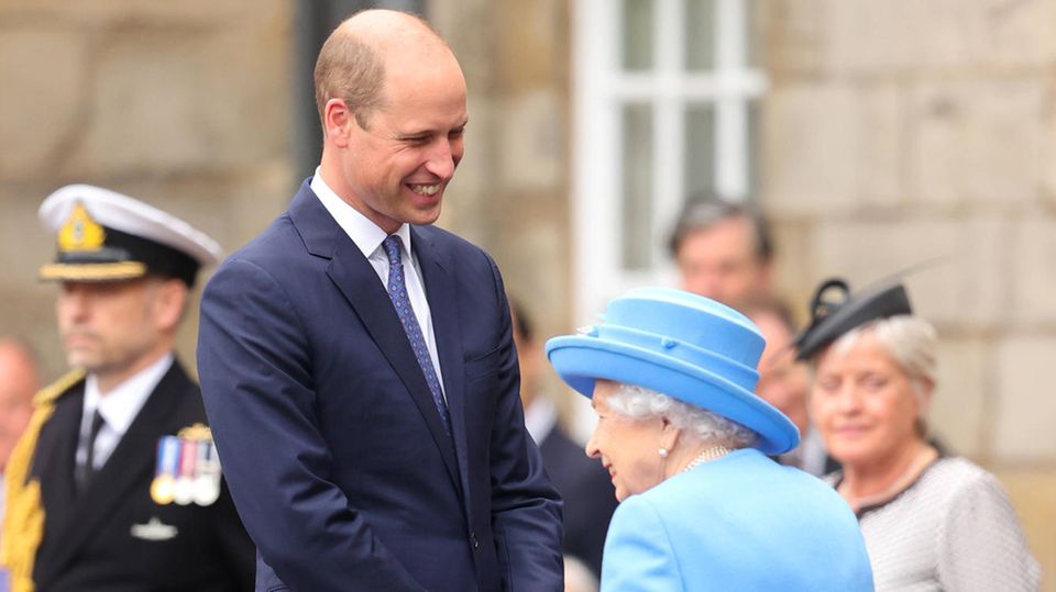 Prinz William + Queen Elizabeth Bei der Ceremony of the Keys im Holyroodhouse Palace