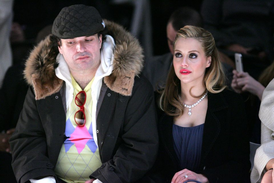 Brittany Murphy: Simon Monjack (†40) und Brittany Murphy (†32) bei der New York Fashion Week im Herbst, 2008 – gut ein Jahr vor ihrem Tod. Simon Monjack (†40) und Brittany Murphy (†32) bei der New York Fashion Week im Herbst, 2008 – gut ein Jahr vor ihrem Tod.