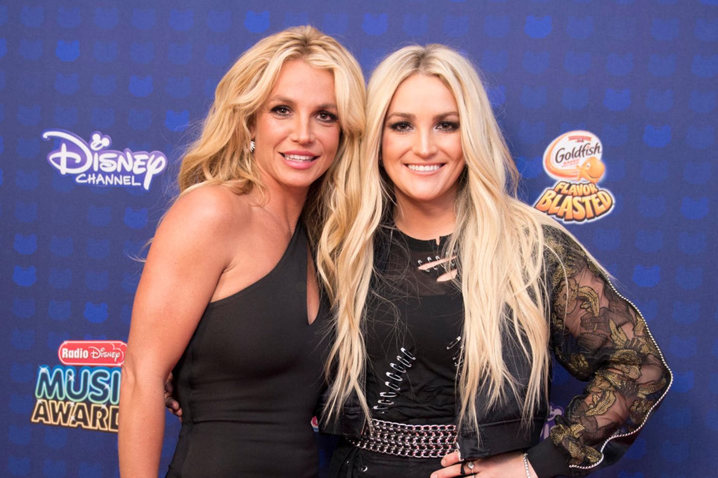 Britney Spears und Jamie Lynn Spears bei einen ihrer wenigen gemeinsamen öffentlichen Auftritte bei den Radio Disney Music Awards 2017 in Los Angeles.