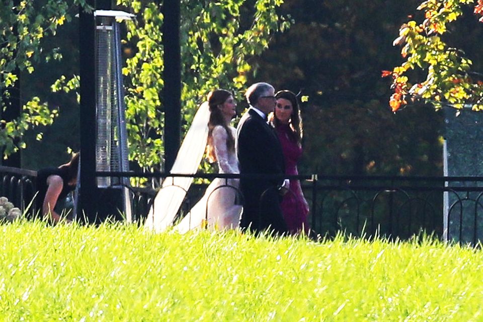 Jennifer Gates: Trotz Scheidung halten Melinda und Bill Gates am Tag der Hochzeit zusammen und begleiten ihre Tochter gemeinsam zum Altar. Trotz Scheidung halten Melinda und Bill Gates am Tag der Hochzeit zusammen und begleiten ihre Tochter gemeinsam zum Altar.