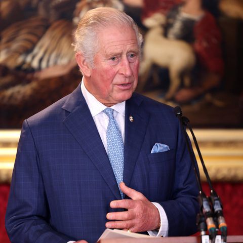 Prinz Charles zeigt sich am 21. Oktober 2021 bewegt von den Schicksalen der "The Prince's Trust"-Preisträger.