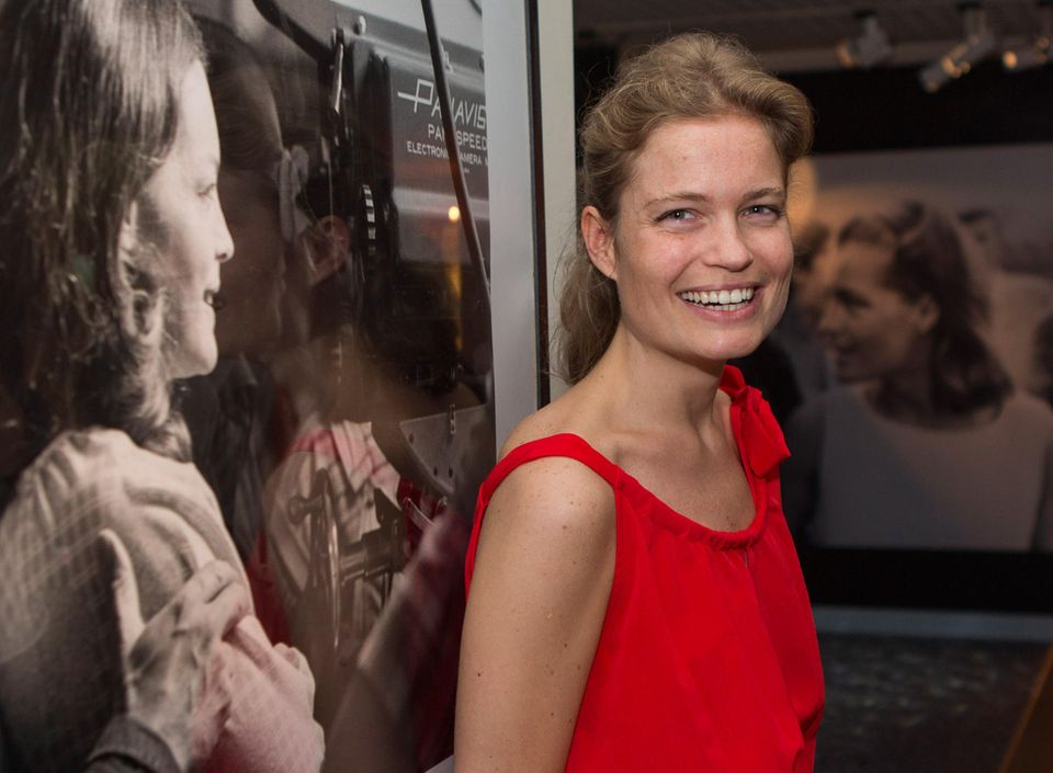 Sarah Biasini: Sarah Biasini bei der Romy Schneider Ausstellung in Cannes 2012. Sarah Biasini bei der Romy Schneider Ausstellung in Cannes 2012.
