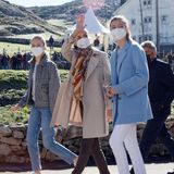 RTK: Königin Letizia mit Prinzessin Leonor und Sofia beim Besuch des Bergdorfs
