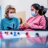 RTK: Königin Mathilde bei ihrem Besuch in der Reha