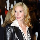 Huch, wer ist denn diese Blondine? Bei der Ocean's Eleven Premiere 2001 trägt Julia Roberts ihr Haar wie nie zuvor. Ein ungewohnter neuer Look, der nicht von langer Dauer ist.