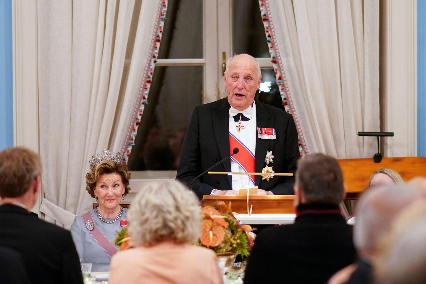 RTK: König Harald begrüßt seine Gäste zum Parlamentsdinner