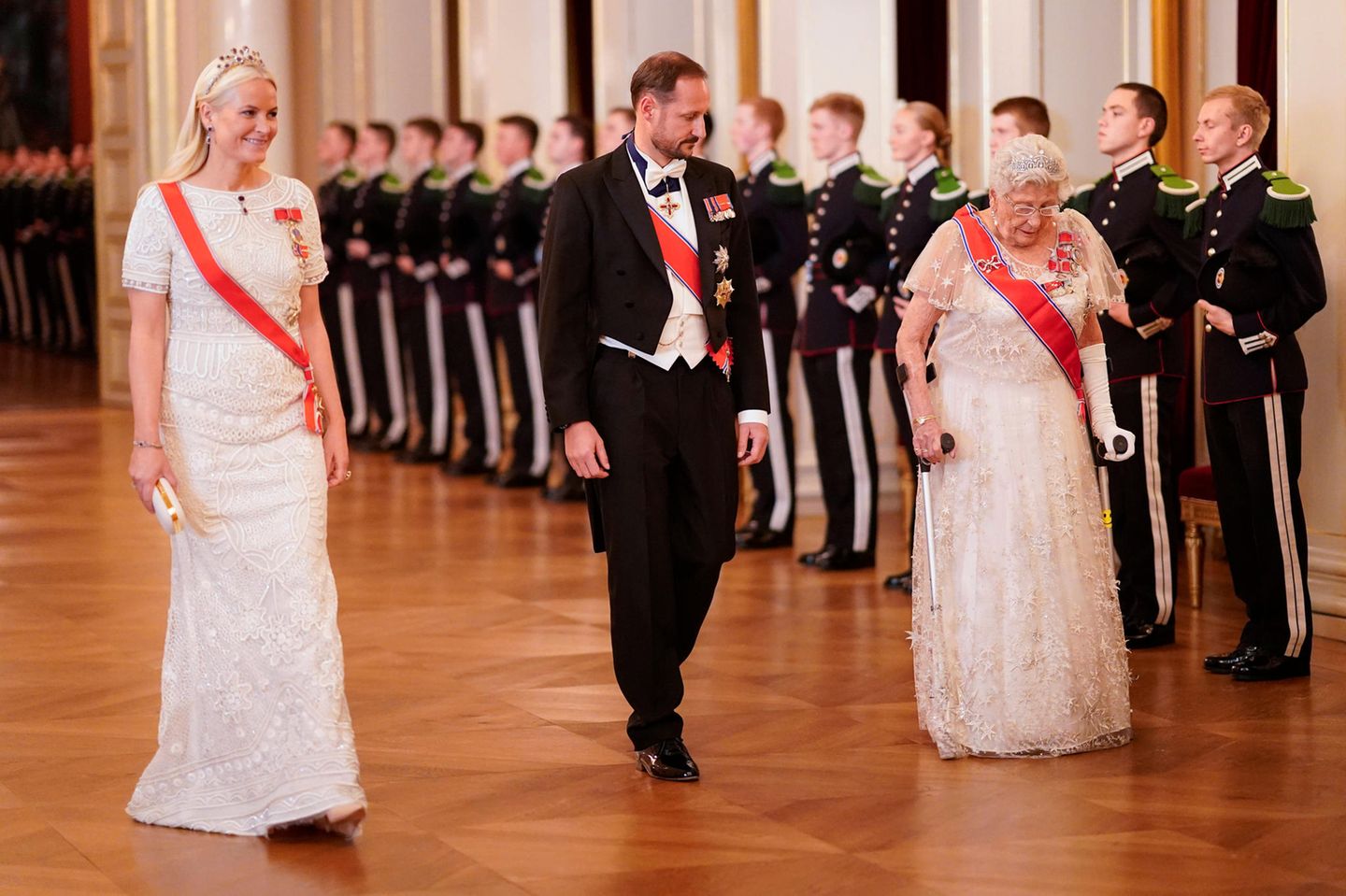 RTK: Prinzessin Mette-Marit, Prinz Haakon und Prinzessin Astrid beim royalen Dinner