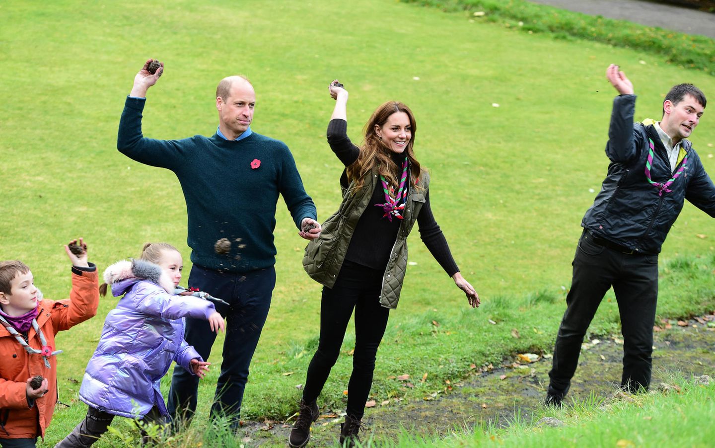 Windsor RTK: Prinz William und Herzogin Catherine beim Weitwurf