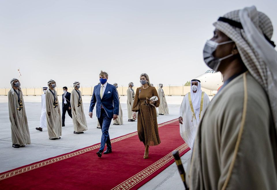 RTK: König Willem-Alexander und Königin Máxima am Flughafen in Abu Dhabi RTK: König Willem-Alexander und Königin Máxima am Flughafen in Abu Dhabi