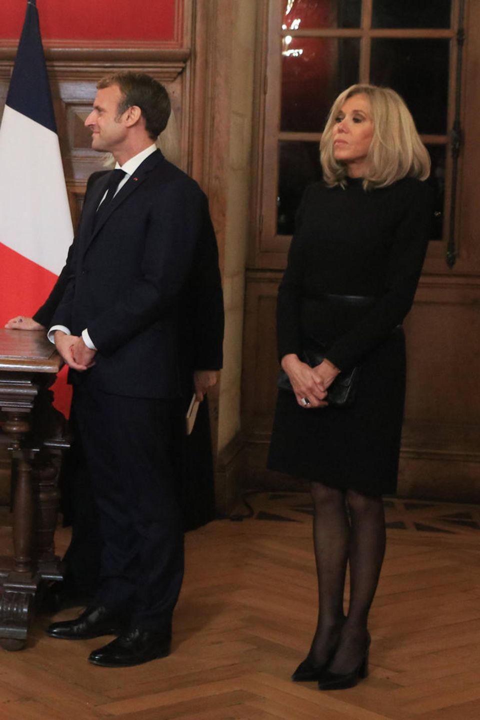 Der Style von Brigitte Macron: Abschied von Angela Merkel, Brigitte Macron im schwarzen Kleid