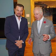 Auch Leonardo DiCaprio ist unter den Gästen und unterhält sich angeregt mit Prinz Charles. Es ist nicht das erste Mal, dass der Schauspieler auf den Sohn von Königin Elizabeth trifft, Charles besuchte 1997 die Titanic-Premiere in Großbritannien. 