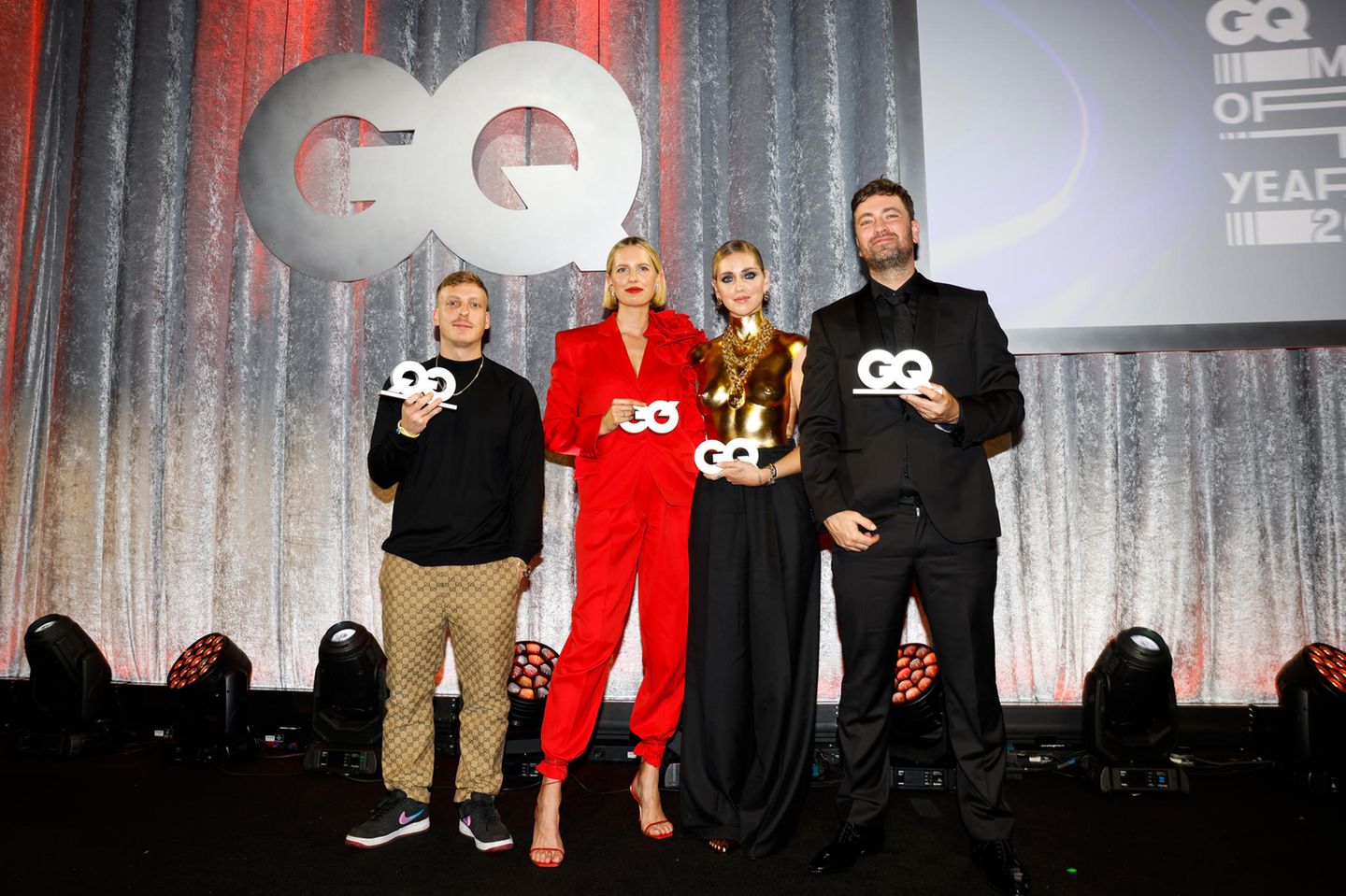 So sehen lässig-stylische Gewinner aus: Felix Lobrecht, Karolina Kurkova, Chiara Ferragni und Marteria freuen sich über ihre GQ-Awards.