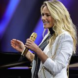 Obwohl Helene Fischer bei "Wetten, dass .."? extra auf einen schwarzen Rollkragen-Body und Hose setzt, um den größer gewordenen Babybauch zu kaschieren, kann sich die kleine Babykugel im Profil nicht mehr verstecken lassen. So langsam sieht man der Sängerin die Schwangerschaft an – nicht nur wegen ihrem schönen Schwangerschafts-Glow. 