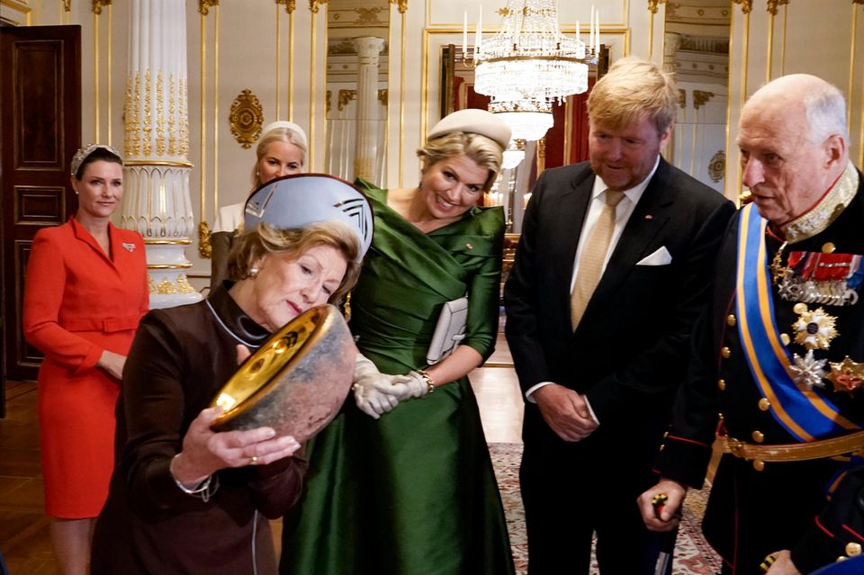 RTK: Geschenkübergabe im königlichen Schloss in Oslo RTK: Geschenkübergabe im königlichen Schloss in Oslo