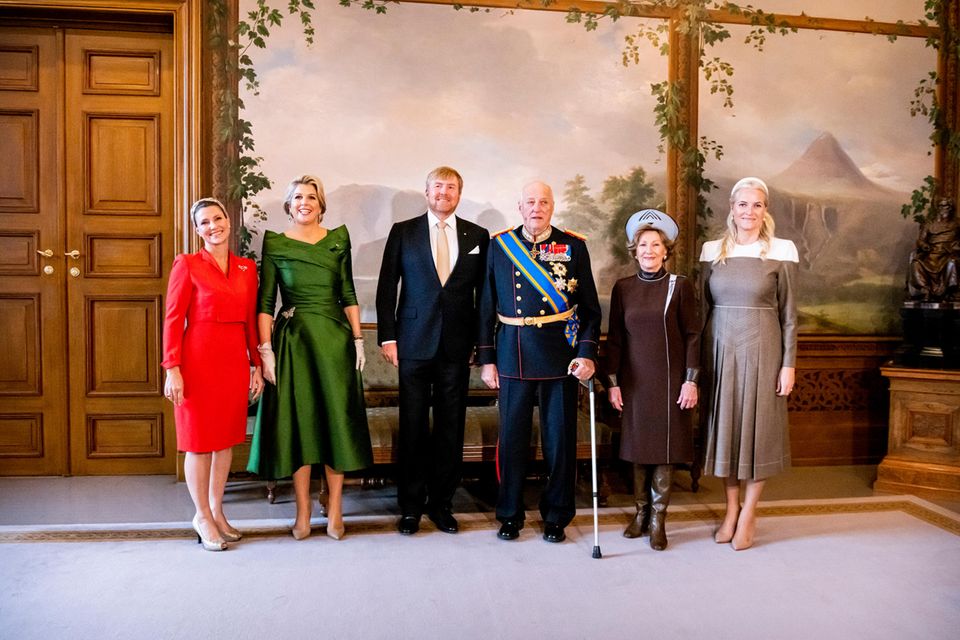 Mako + Kei Komuro: Prinzessin Märtha Louise, Königin Máxima, König Willem-Alexander, König Harald, Königin Sonja und Prinzessin Mette-Marit (v.l.n.r.) beim Empfang im Königlichen Schloss im Rahmen des dreitägigen Staatsbesuchs des niederländischen Königspaares in Oslo, Norwegen, am 9. November 2021. Prinzessin Märtha Louise, Königin Máxima, König Willem-Alexander, König Harald, Königin Sonja und Prinzessin Mette-Marit (v.l.n.r.) beim Empfang im Königlichen Schloss im Rahmen des dreitägigen Staatsbesuchs des niederländischen Königspaares in Oslo, Norwegen, am 9. November 2021.