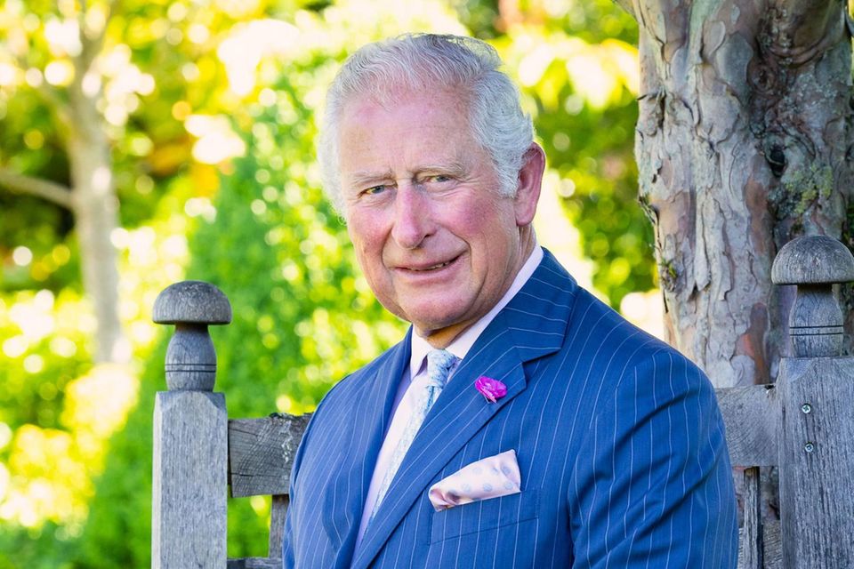 14. November 2021  Happy Birthday, Prinz Charles! Zum 73. Geburtstag des englischen Thronfolgers veröffentlicht der Hof dieses sonnige Porträt von Queen Elizabeths Erstgeborenem. Wir gratulieren ganz herzlich.