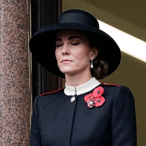 Herzogin Catherine nimmt am Remembrance Sunday den Platz von Queen Elizabeth ein.