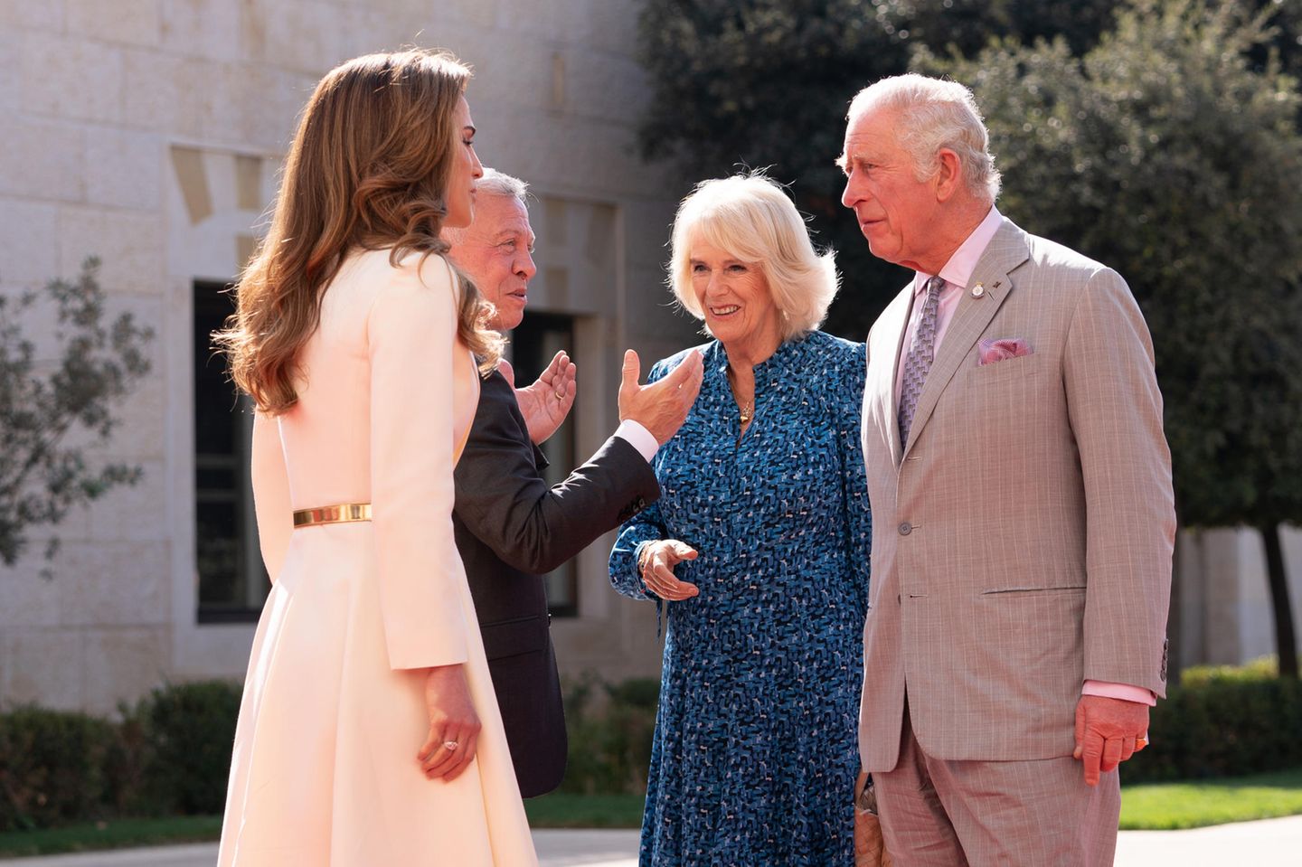 Windsor RTK: Prinz Charles und Herzogin Camilla werden von Königin Rania und König Abdullah  begrüßt