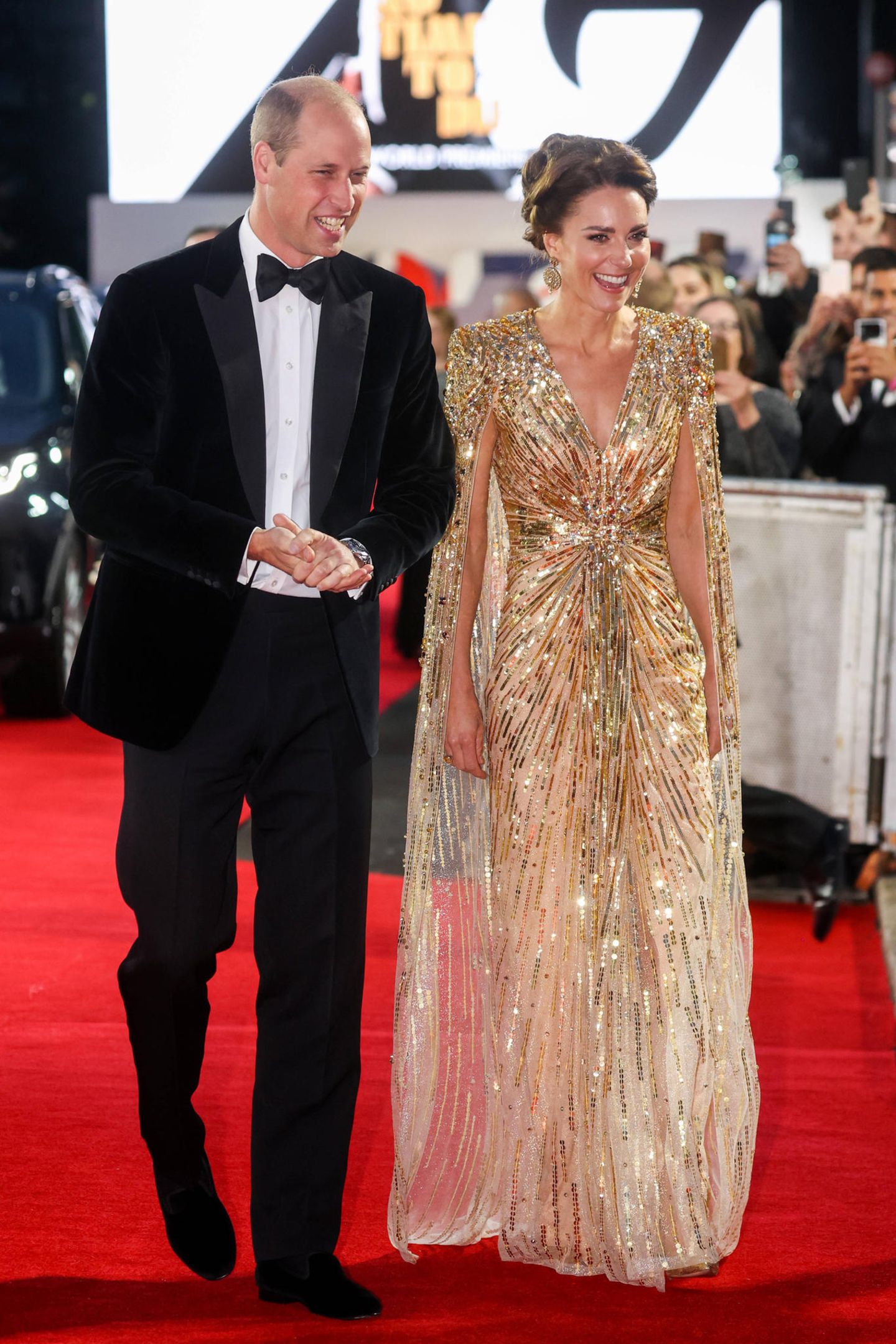 Herzogin Cahterine und Prinz William posieren auf dem Red Carpet für die Fotografen.