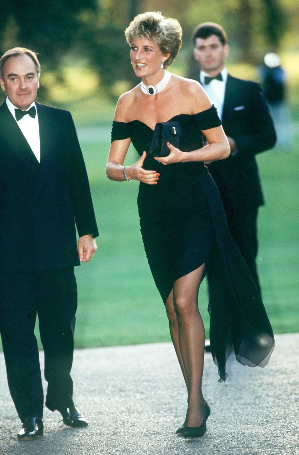 Prinzessin Diana trifft am Abend des 29. Juni 1994 zu einem Empfang in der Serpentine Gallery ein.