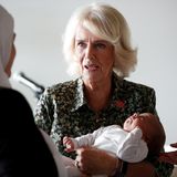 Windsor RTK: Herzogin Camilla mit Baby auf dem Arm