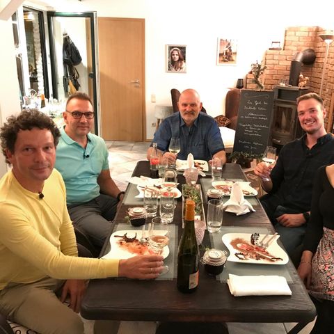 Thomas, Thorsten, Gastgeber Heinz-Georg, Maximilian und Jennifer bei "Das perfekte Dinner"