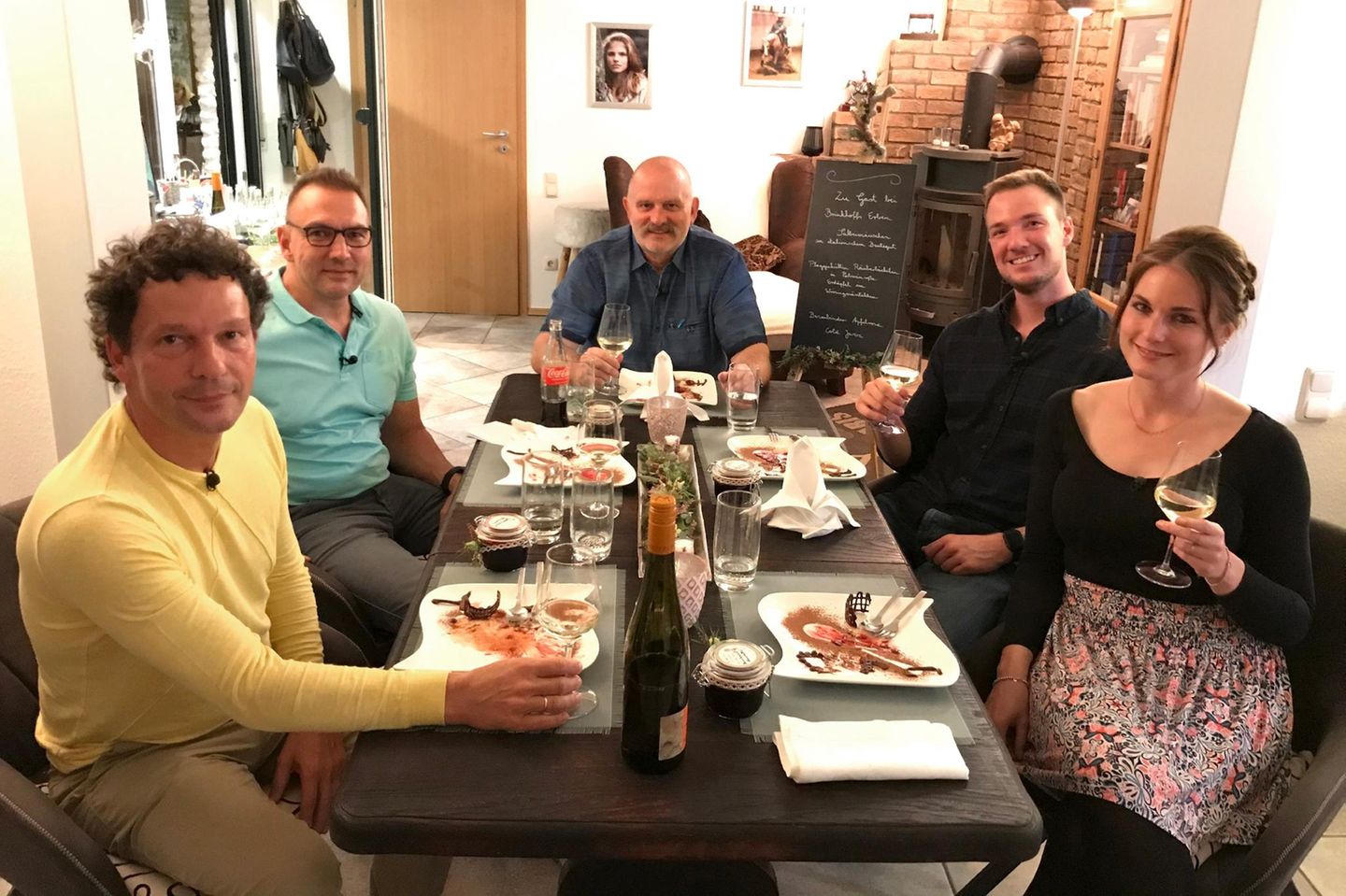 Thomas, Thorsten, Gastgeber Heinz-Georg, Maximilian und Jennifer bei "Das perfekte Dinner"