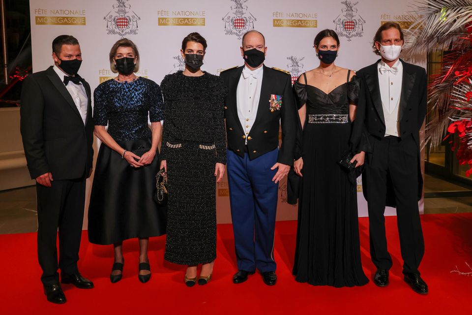 Caroline von Hannover + Charlotte Casiraghi: Die monegassische Fürstenfamilie bei der Gala am Nationalfeiertag in Monte-Carlo Die monegassische Fürstenfamilie bei der Gala am Nationalfeiertag in Monte-Carlo
