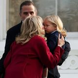 Familie Biden: First Lady Jill Biden gibt Enkel Beau einen Kuss