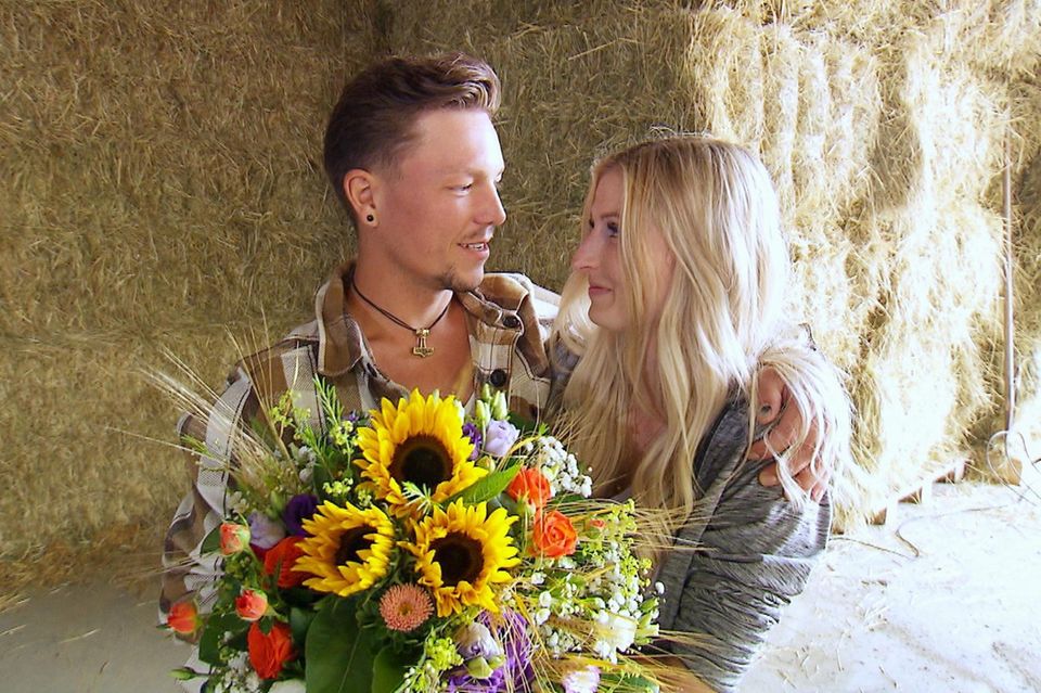 "Bauer sucht Frau": "Bauer sucht Frau": Peter überrascht Kerstin am Ende ihrer Hofwoche mit Blumen und einem romantischen Picknick "Bauer sucht Frau": Peter überrascht Kerstin am Ende ihrer Hofwoche mit Blumen und einem romantischen Picknick