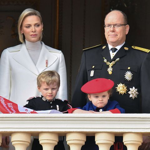 V.l.n.r.: Fürstin Charlène, Prinz Jacques, Fürst Albert und Prinzessin Gabriella