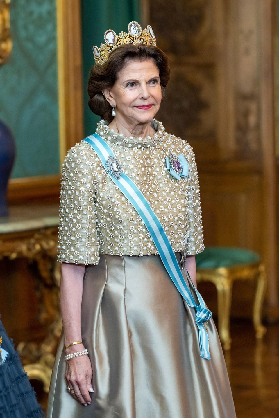 Königin Silvia empfängt ihre Gäste beim Staatsbankett.