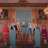 Nach einem privaten Mittagessen mit der Königsfamilie halten König Felipe und König Carl Gustaf eine offizielle Pressekonferenz im königlichen Schloss ab.