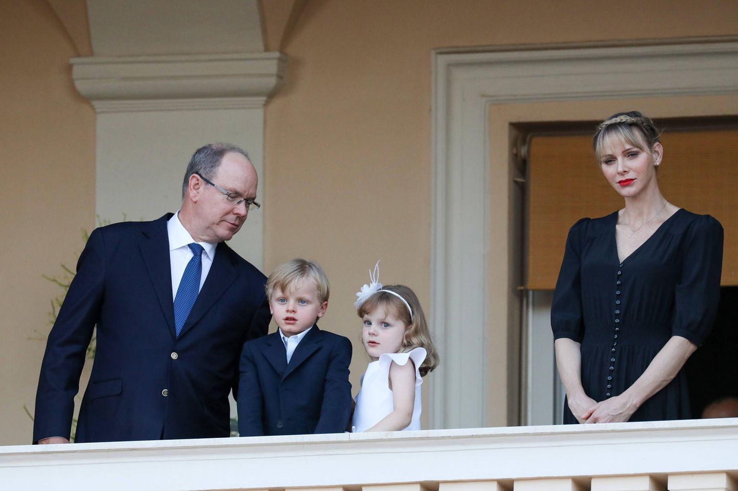 Fürst Albert mit Prinz Jacques und Prinzessin Gabriella sowie Fürstin Charlène von Monaco
