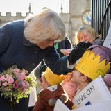 Windsor RTK: Herzogin Camilla begrüßt Kinder bei Termin